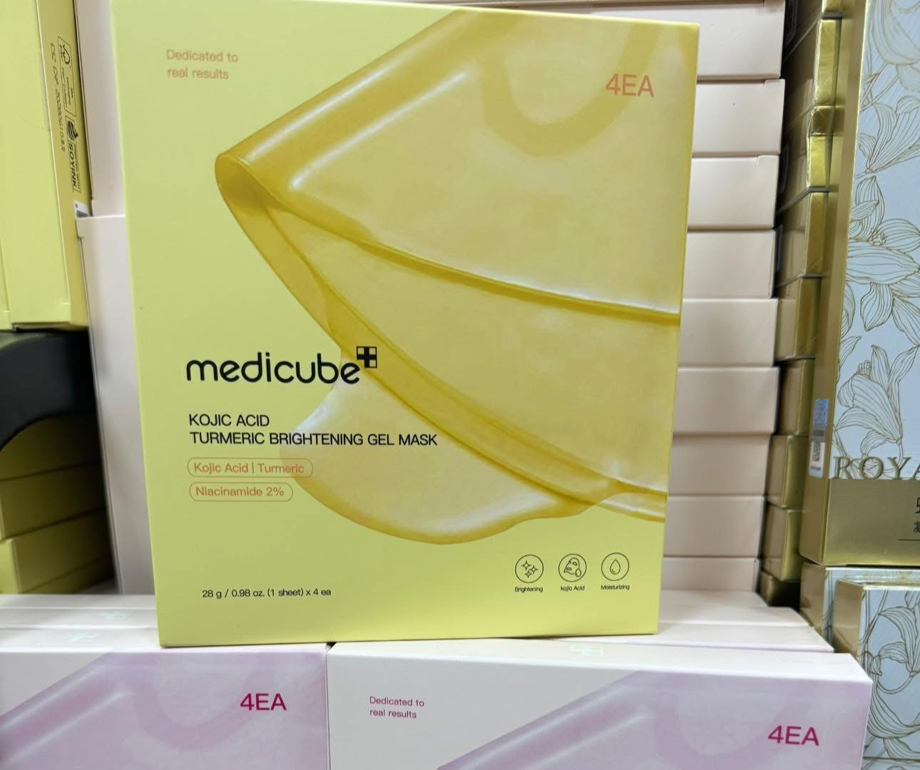 MEDICUBE KOJIC ACID TURMERIC BRIGHTENING GEL MASK  4szt/Paczka