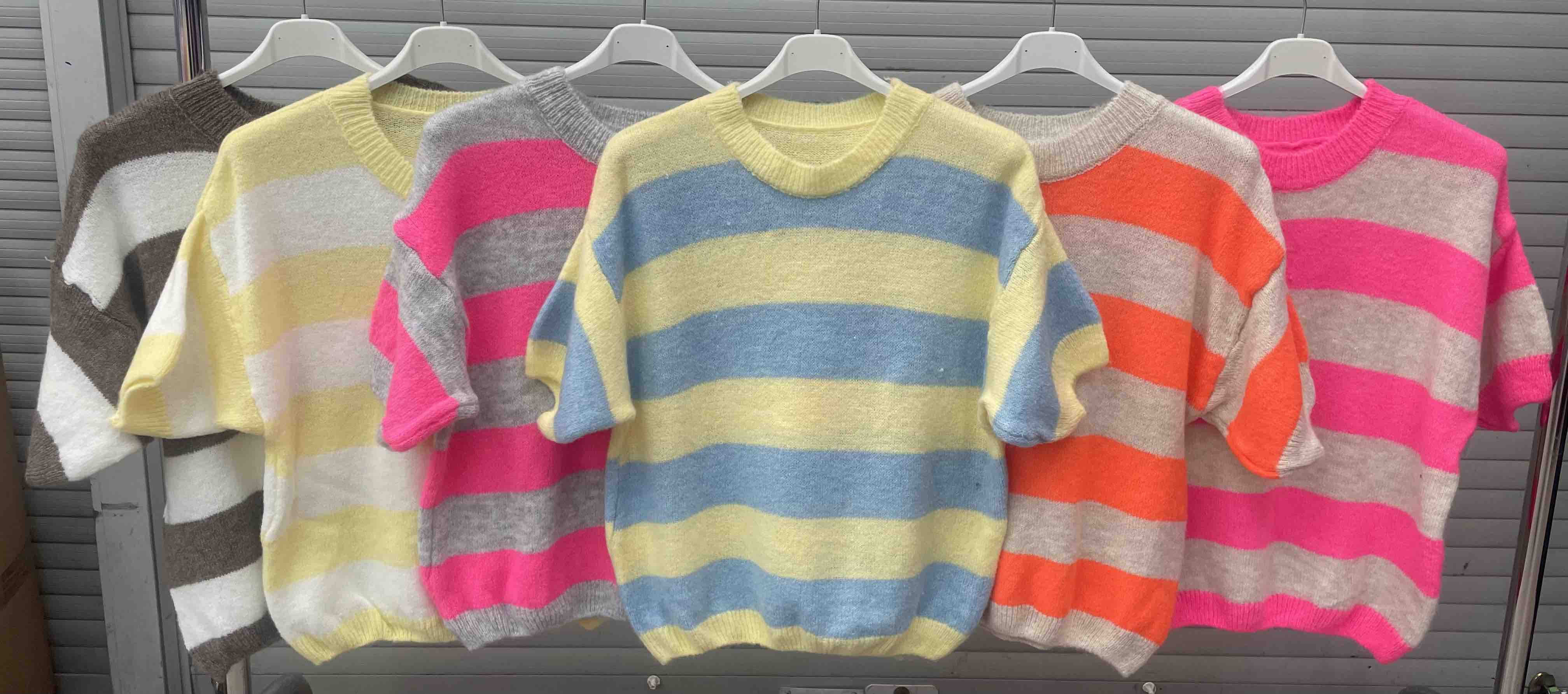 Swetry  Damskie  WŁOSKA  , Size uni, paczka 6szt ,mix kolor