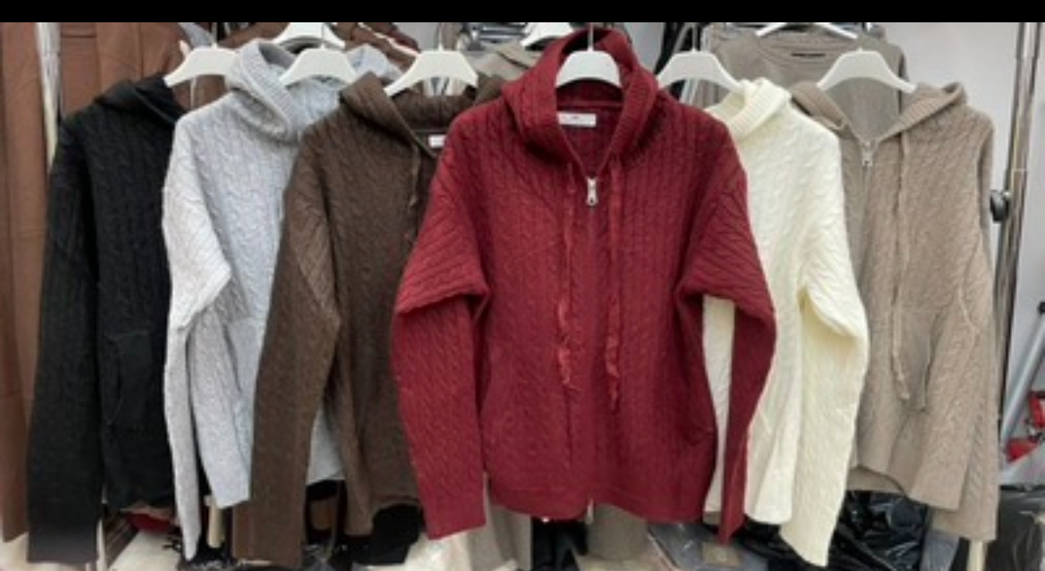 Swetry Damskie WŁOSKA , Size uni, paczka 6szt ,mix kolor