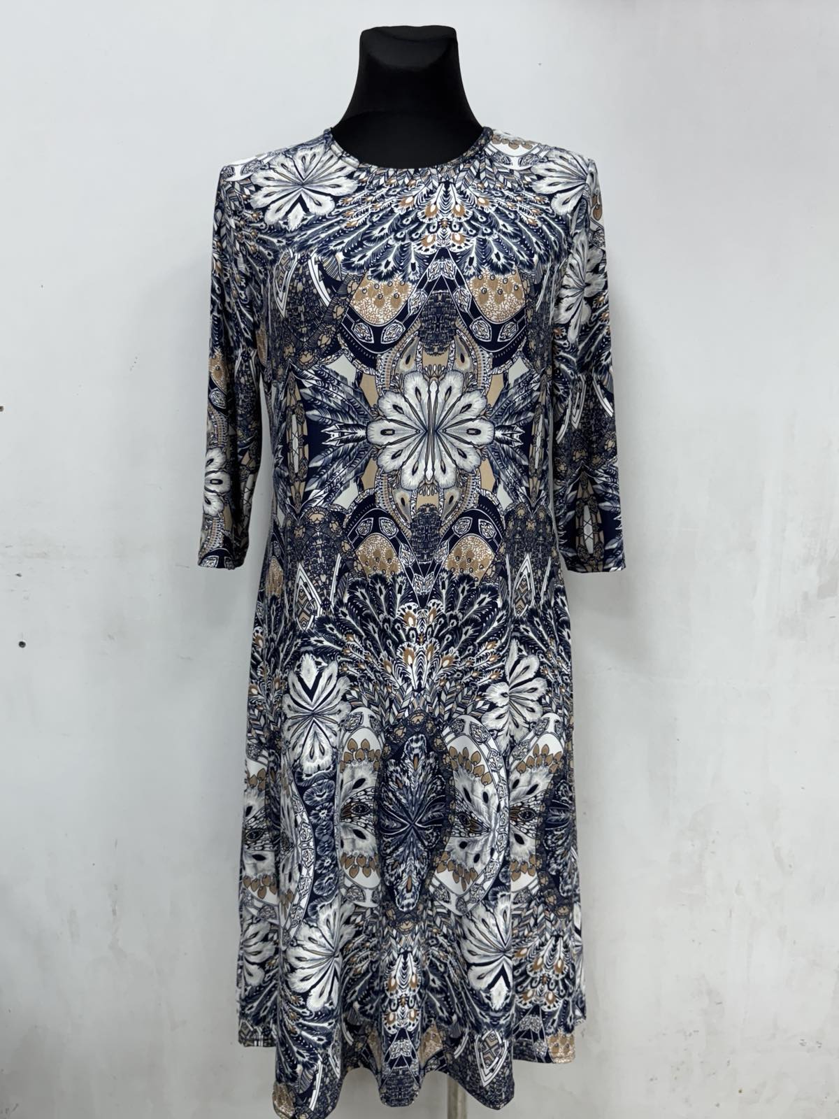 Sukienki Damskie polskie, Size 46-52, paczka 4szt,1kolor