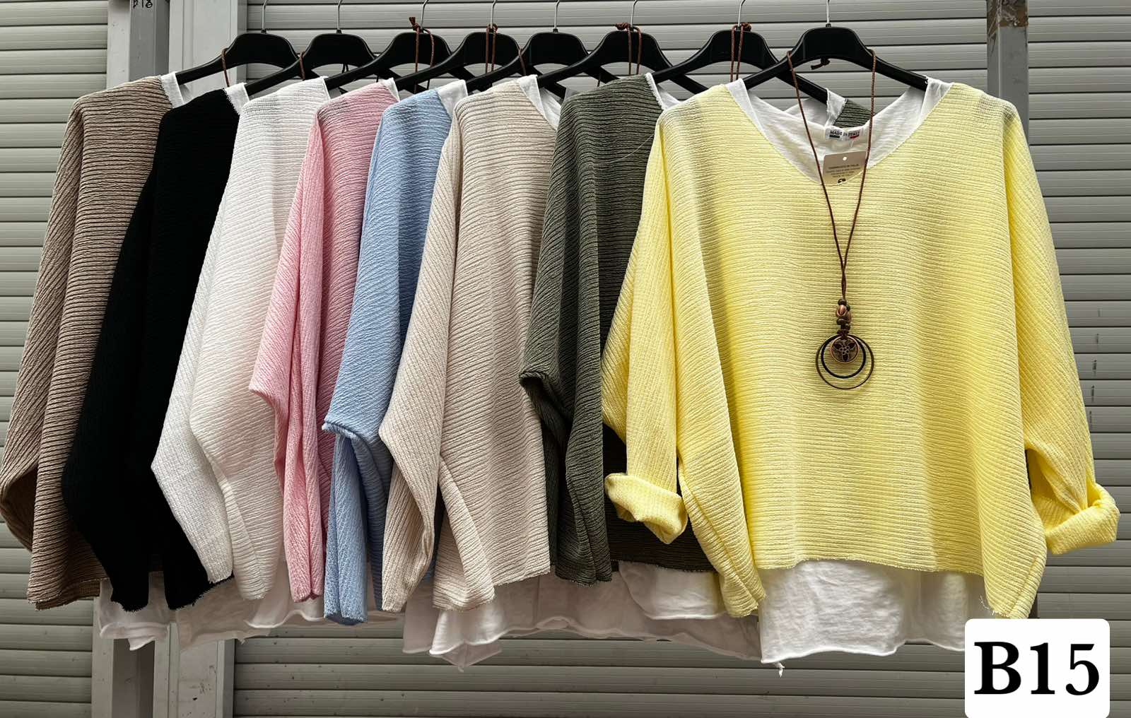 Swetry  Damskie  WŁOSKA  , Size uni, paczka 6szt ,mix kolor