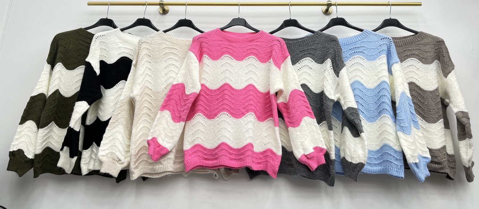 Swetry Damskie WŁOSKA, Size uni, paczka 6szt ,mix kolor