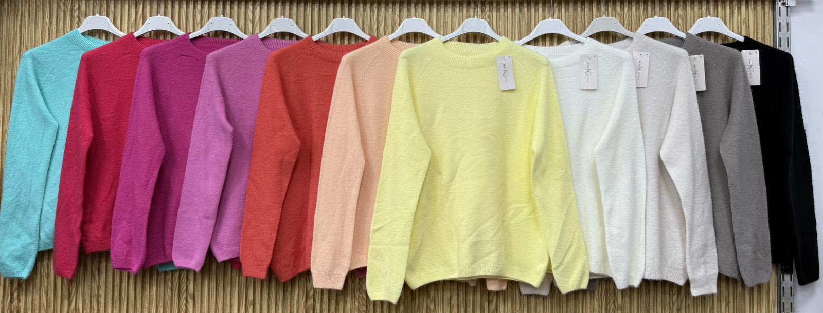 Swetry Damskie  WŁOSKA  , Size uni, paczka 6szt ,mix kolor