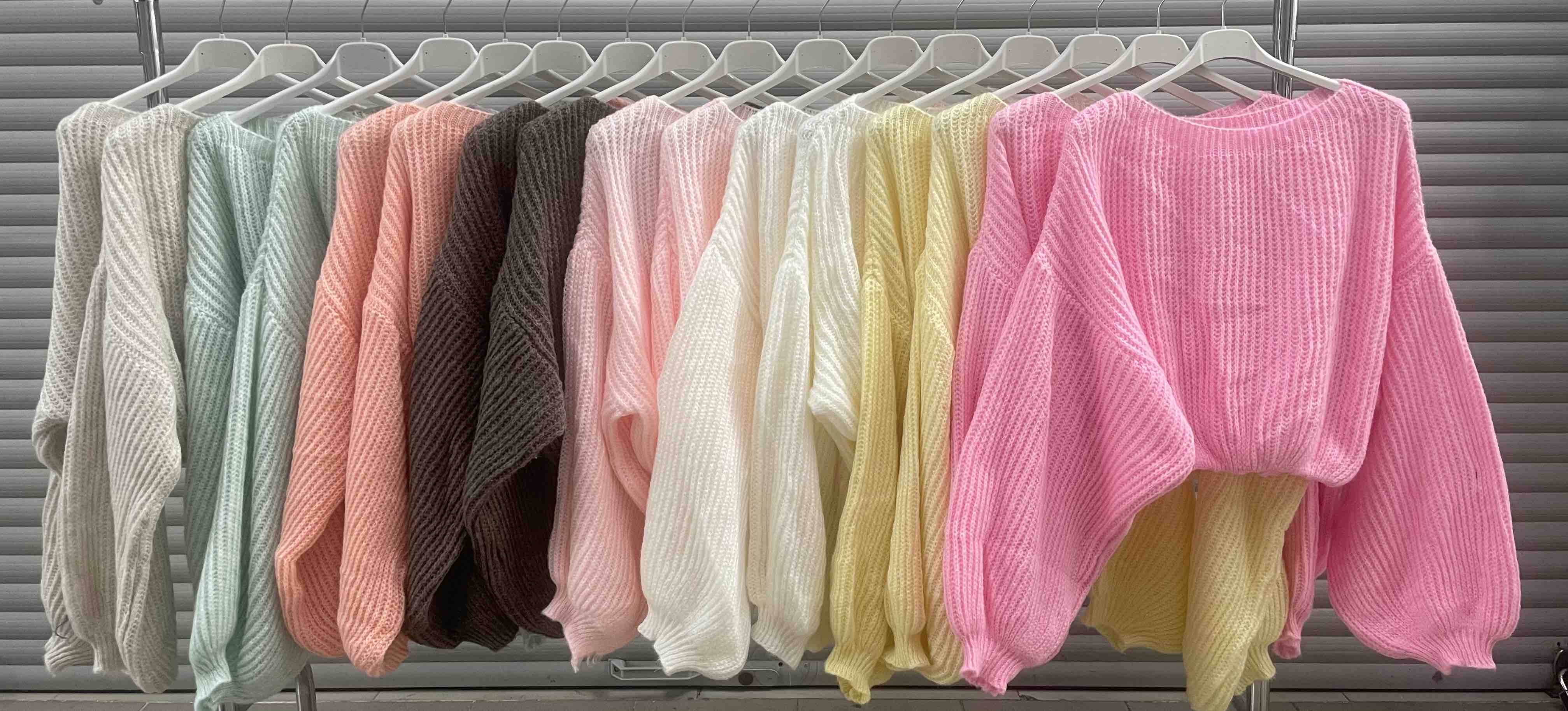 Swetry Damskie WŁOSKA , Size uni, paczka 6szt ,mix kolor