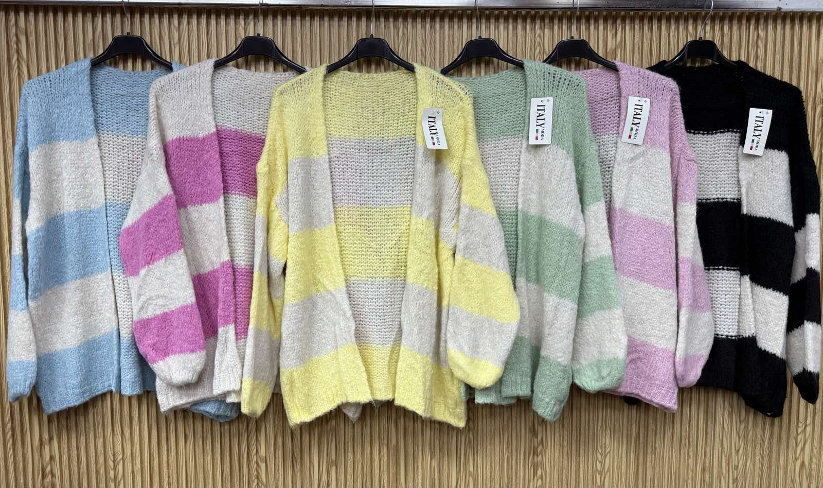 Swetry  Damskie  WŁOSKA  , Size uni, paczka 6szt ,mix kolor