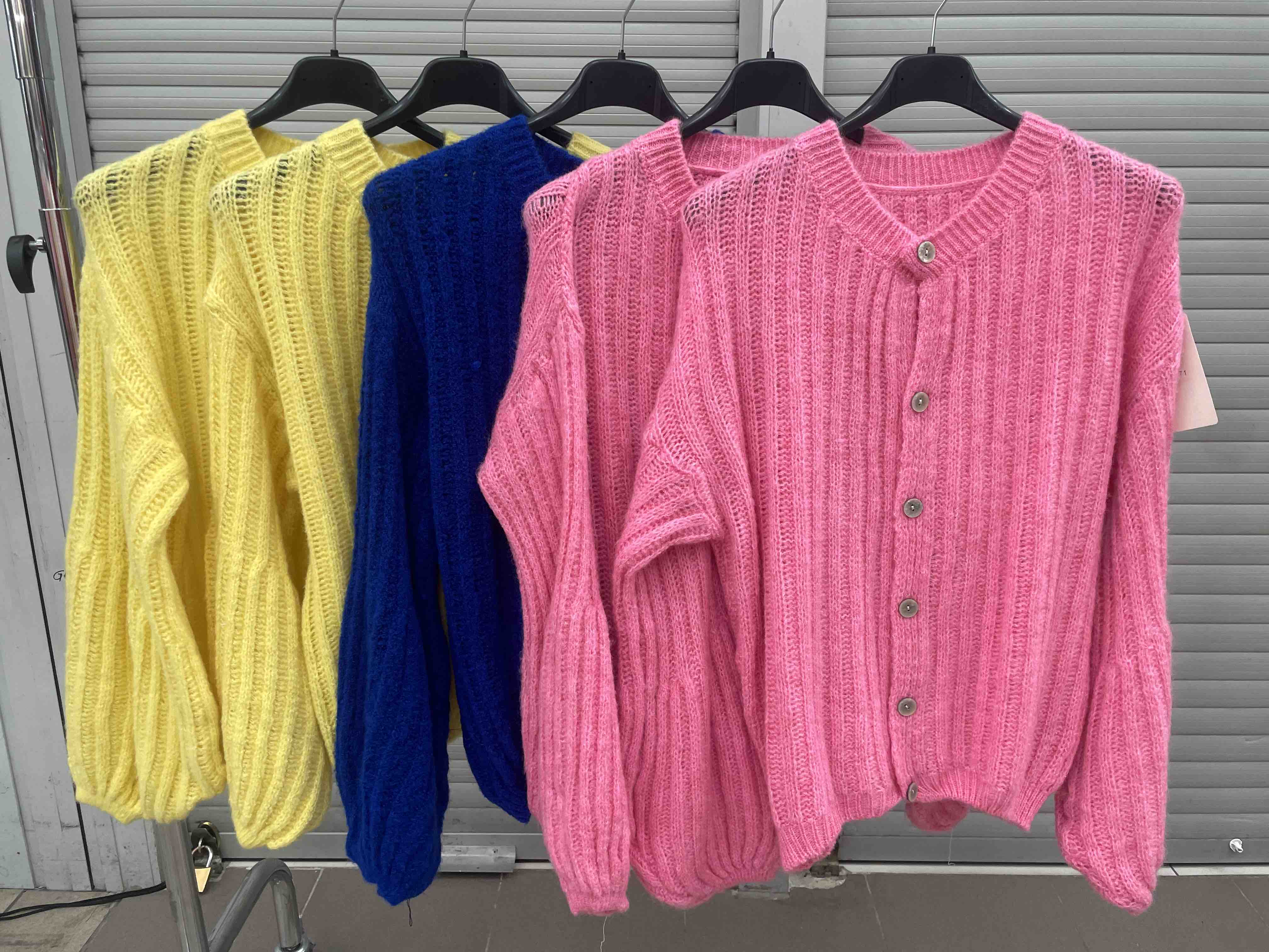 Swetry Damskie WŁOSKA , Size uni, paczka 6szt ,mix kolor