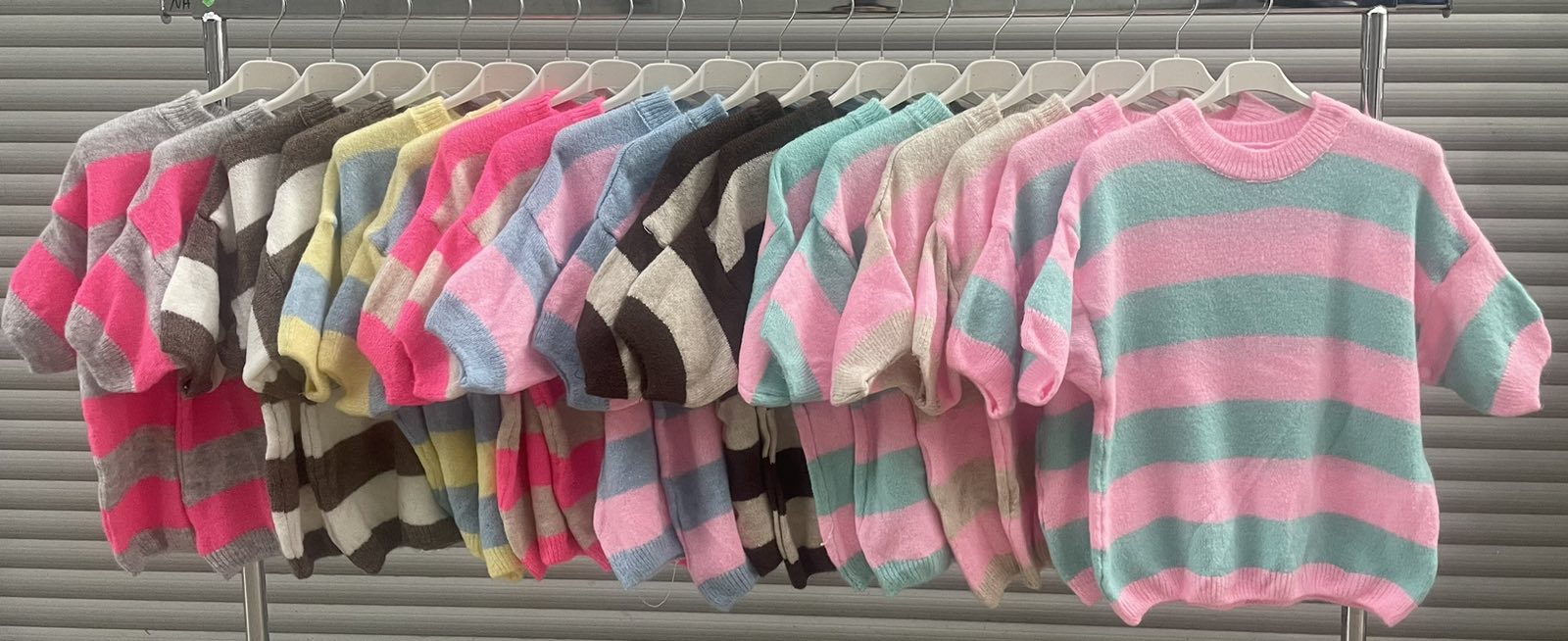 Swetry Damskie WŁOSKA , Size uni, paczka 6szt ,mix kolor