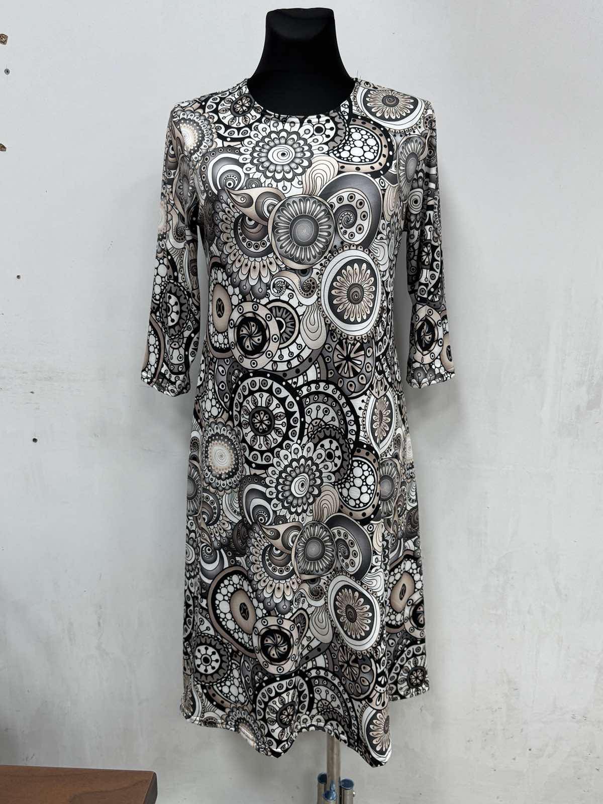 Sukienki Damskie polskie, Size 46-52, paczka 4szt,1kolor