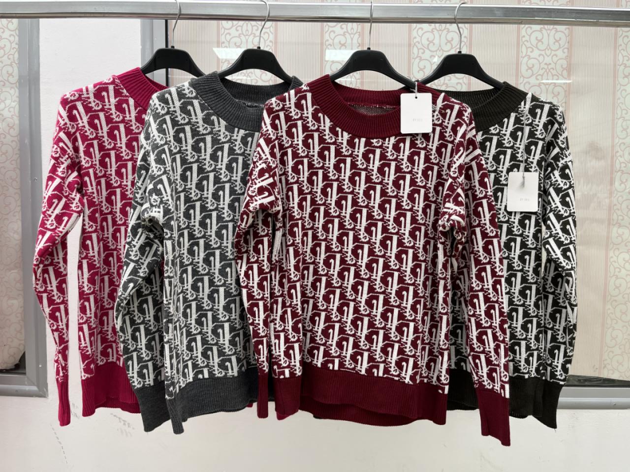 Swetry Damskie  WŁOSKA  , Size uni, paczka 6szt ,mix kolor