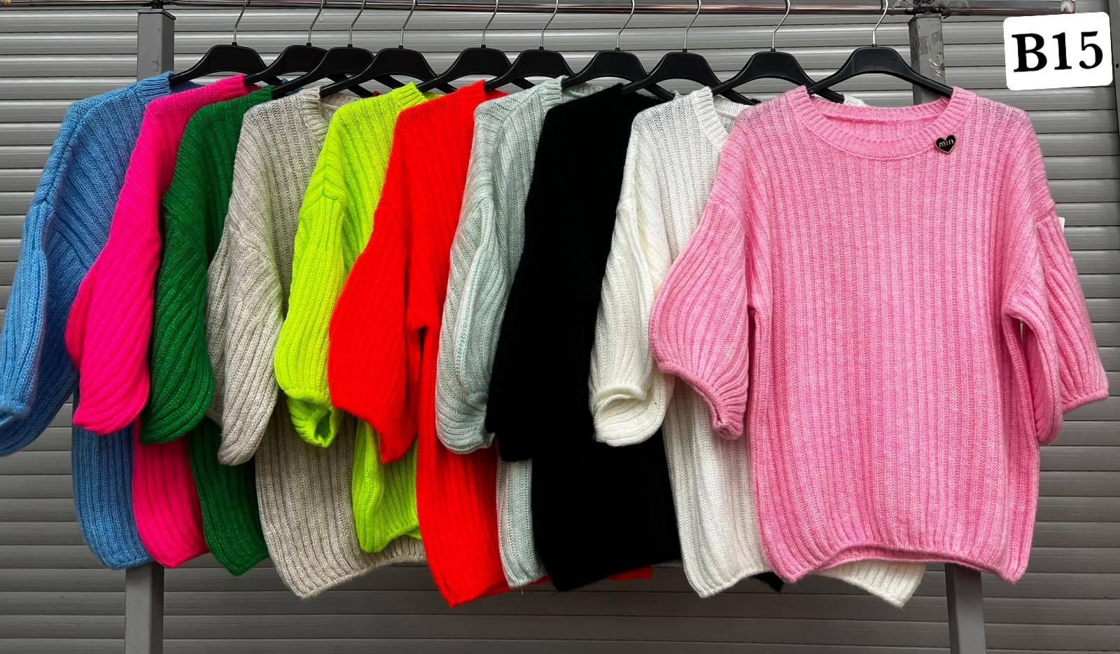 Swetry  Damskie  WŁOSKA  , Size uni, paczka 6szt ,mix kolor