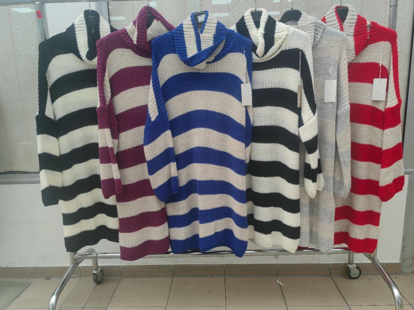 Swetry Damskie  WŁOSKA  , Size uni, paczka 6szt ,mix kolor