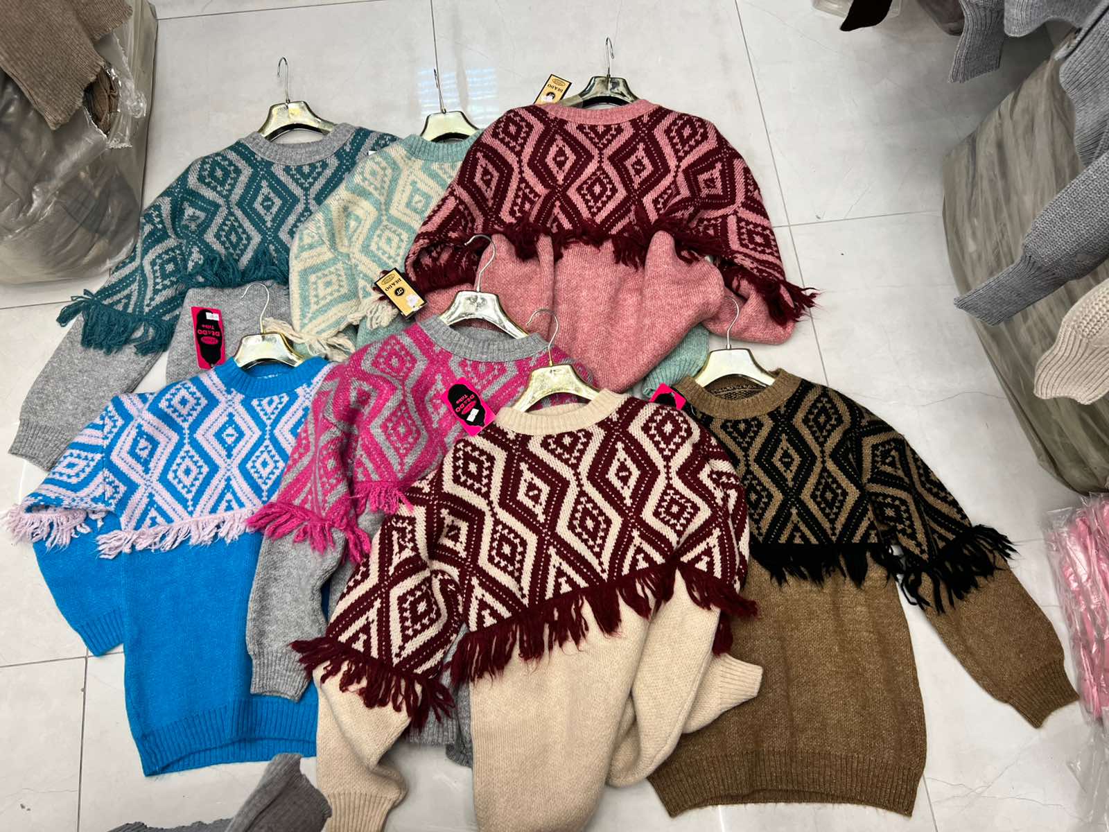 Swetry Damskie wloskie, Size uni, paczka 10szt ,mix kolor