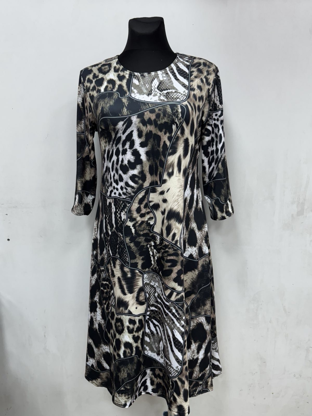 Sukienki Damskie polskie, Size 46-52, paczka 4szt,1kolor