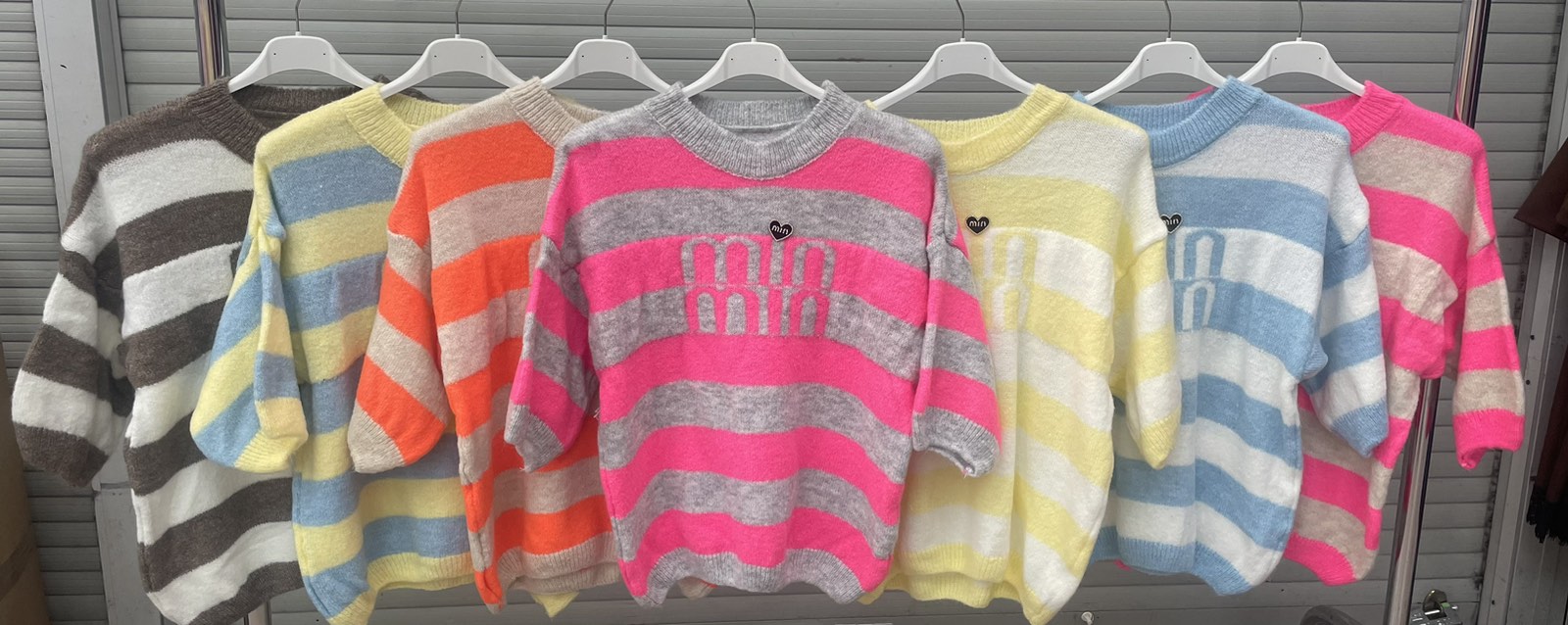 Swetry  Damskie  WŁOSKA  , Size uni, paczka 6szt ,mix kolor