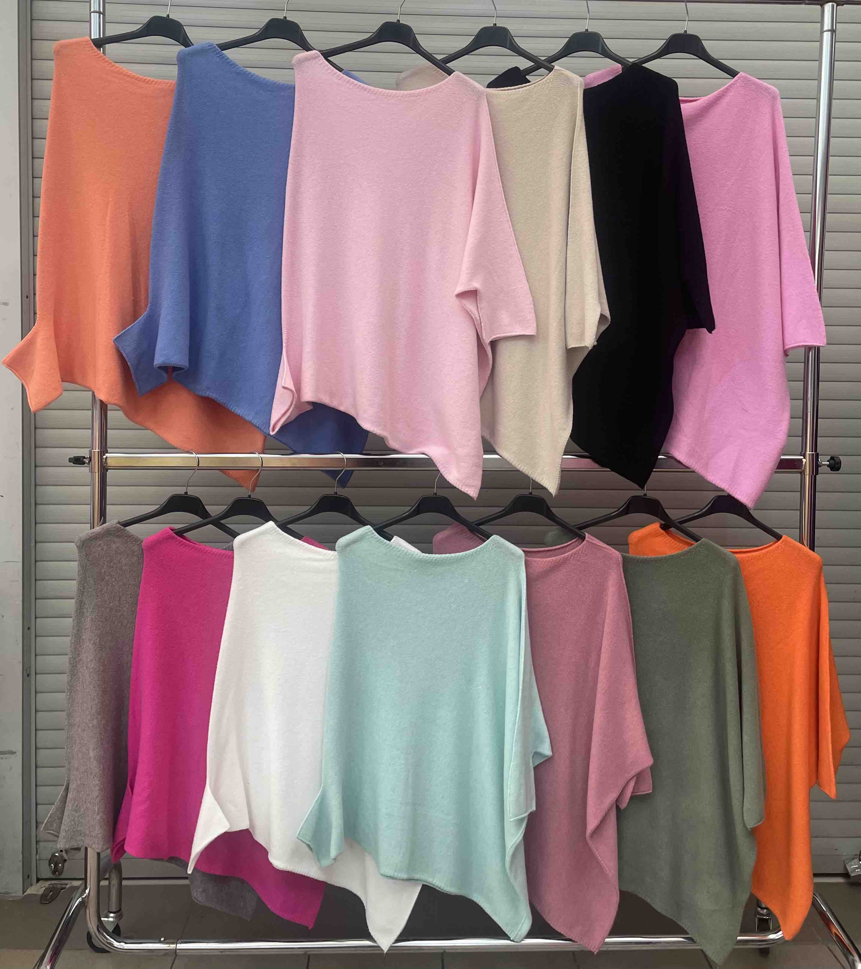 Swetry  Damskie  WŁOSKA  , Size uni, paczka 6szt ,mix kolor