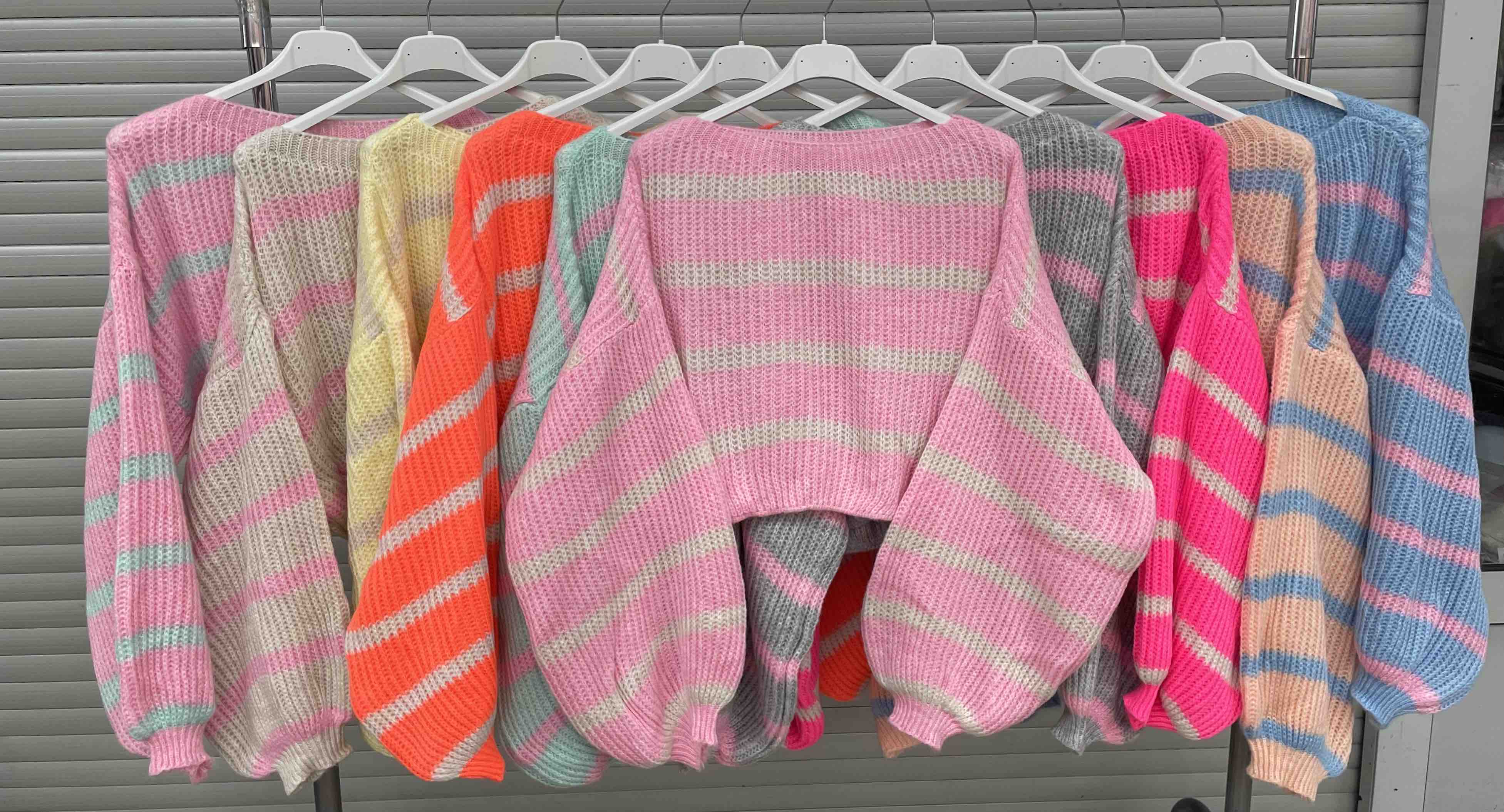 Swetry  Damskie  WŁOSKA  , Size uni, paczka 6szt ,mix kolor