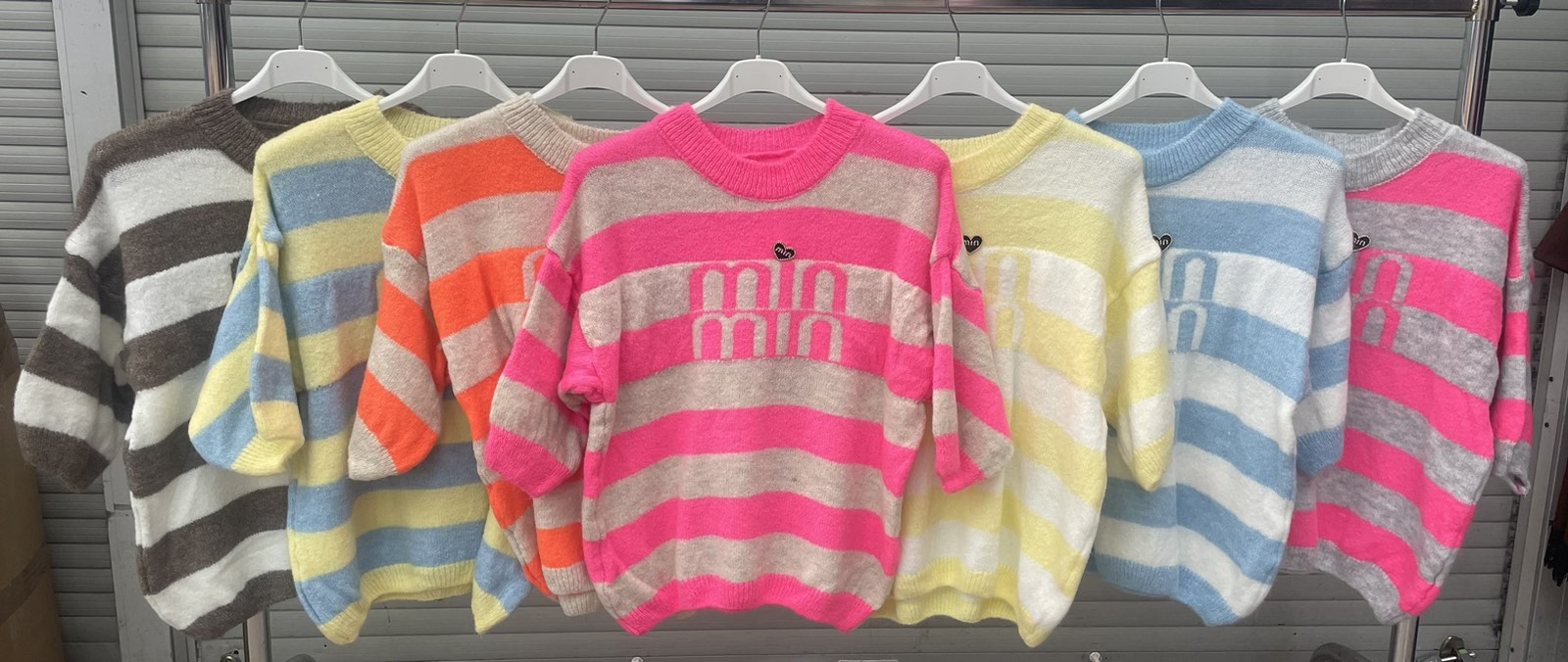 Swetry  Damskie  WŁOSKA  , Size uni, paczka 6szt ,mix kolor