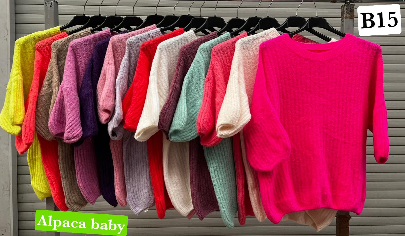 Swetry  Damskie  WŁOSKA  , Size uni, paczka 6szt ,mix kolor