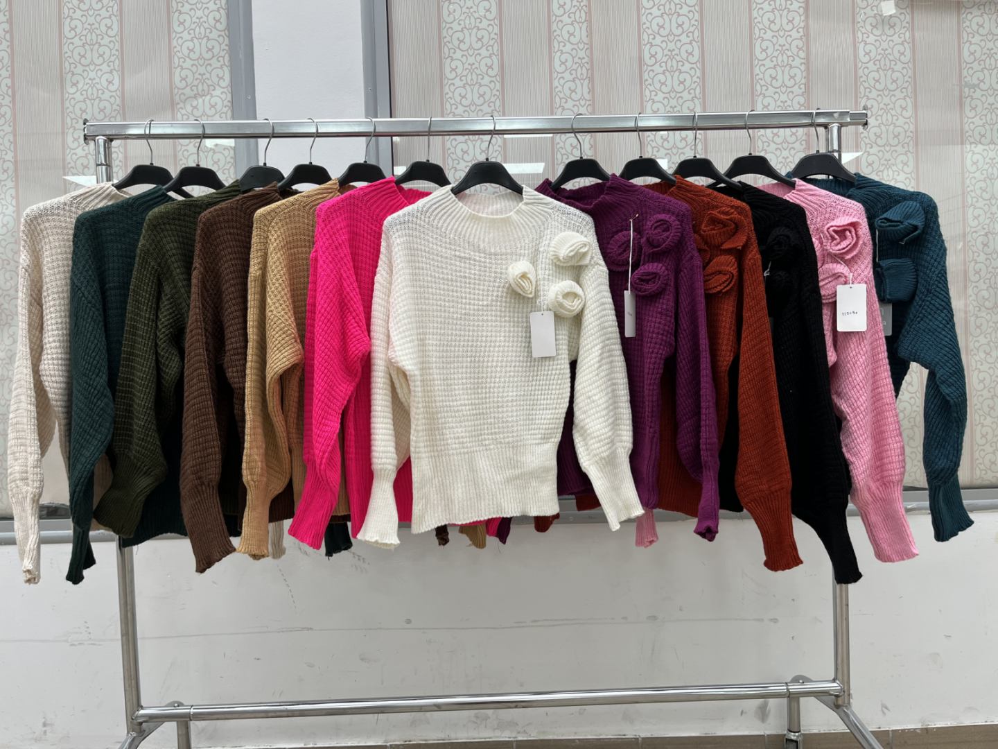 Swetry Damskie  WŁOSKA  , Size uni, paczka 6szt ,mix kolor