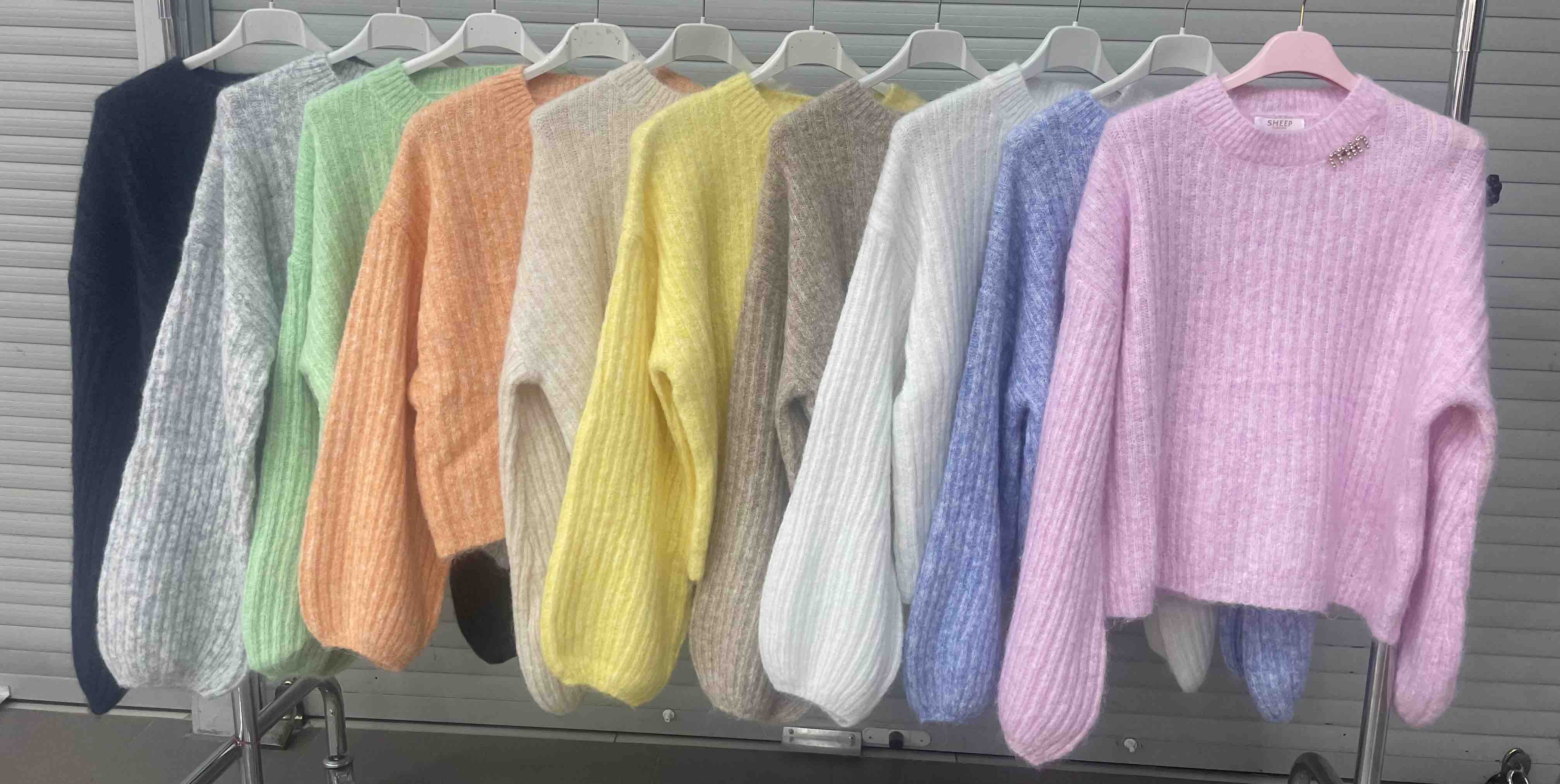 Swetry Damskie WŁOSKA , Size uni, paczka 6szt ,mix kolor