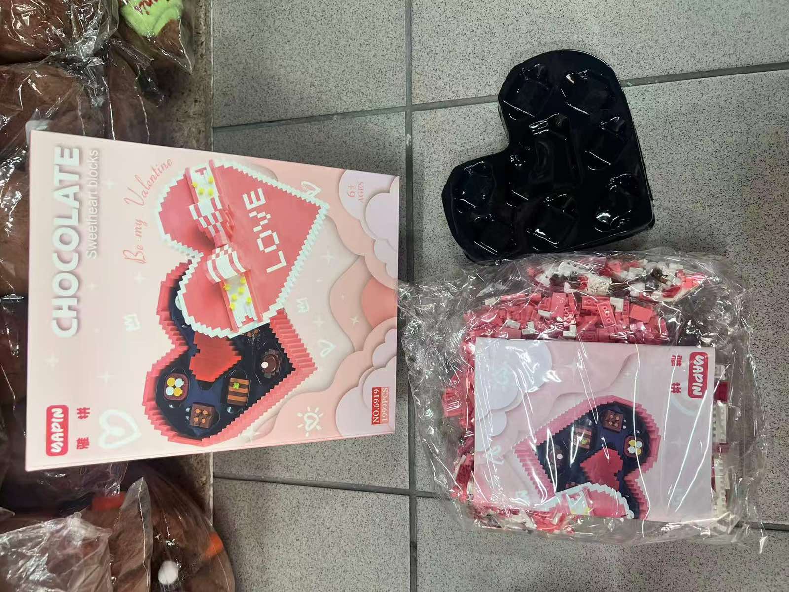 Zabawka Zestaw prezentowy, 1999 Klocki ,12szt/Paczka