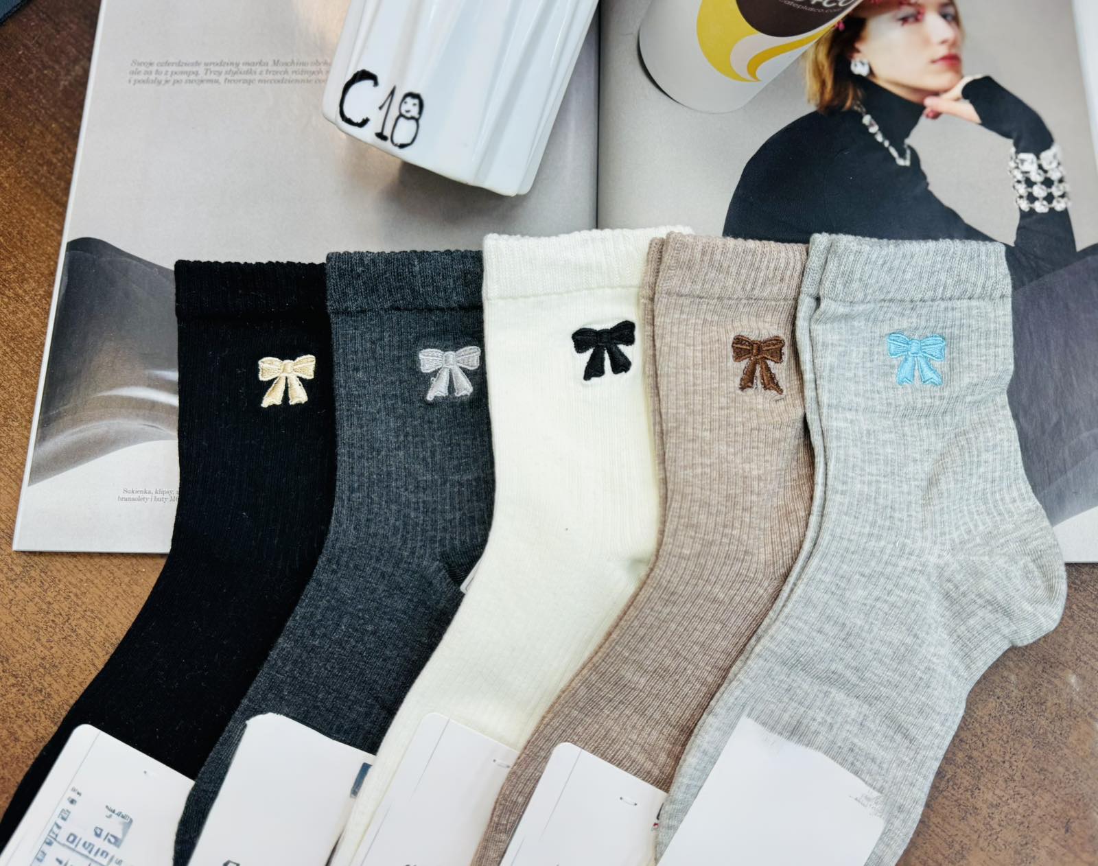 SKARPETY / STOPKI DAMSKIE.SIZE 35-42(40PAR/PACZKA) KOLOR JAK NA ZDZIĘCI