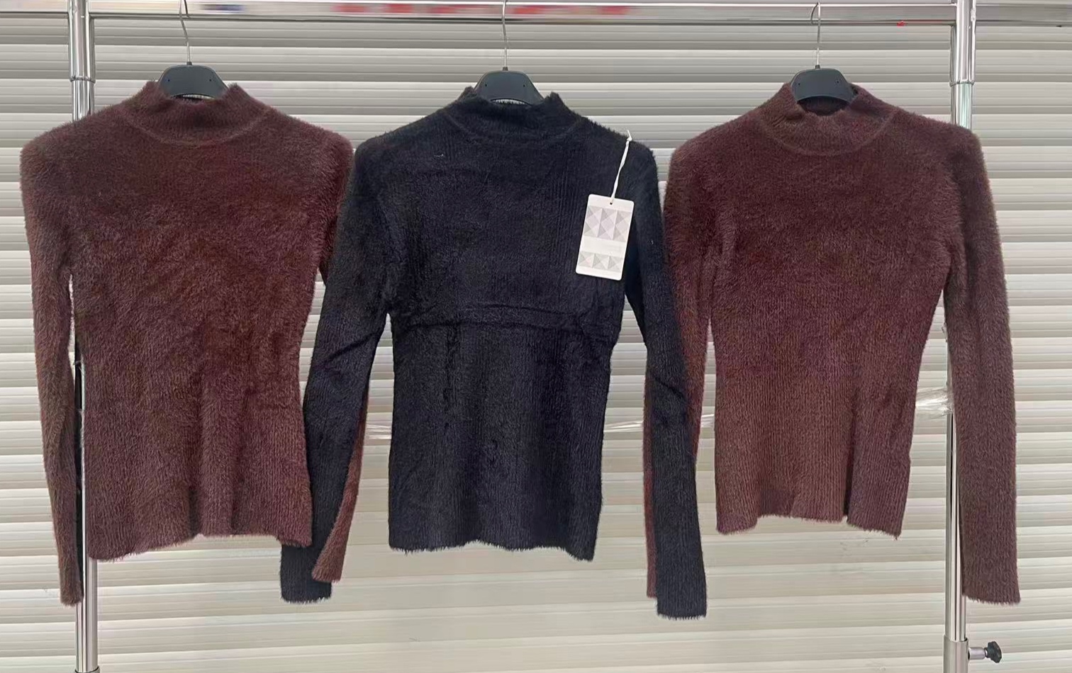 Swetry  Damskie  WŁOSKA  , Size uni, paczka 6szt ,mix kolor