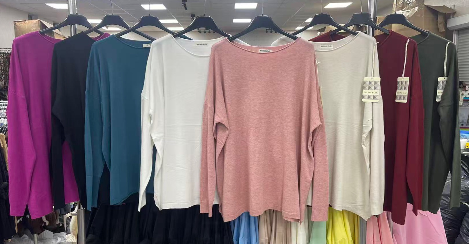 Swetry  Damskie  WŁOSKA  , Size uni, paczka 6szt ,mix kolor