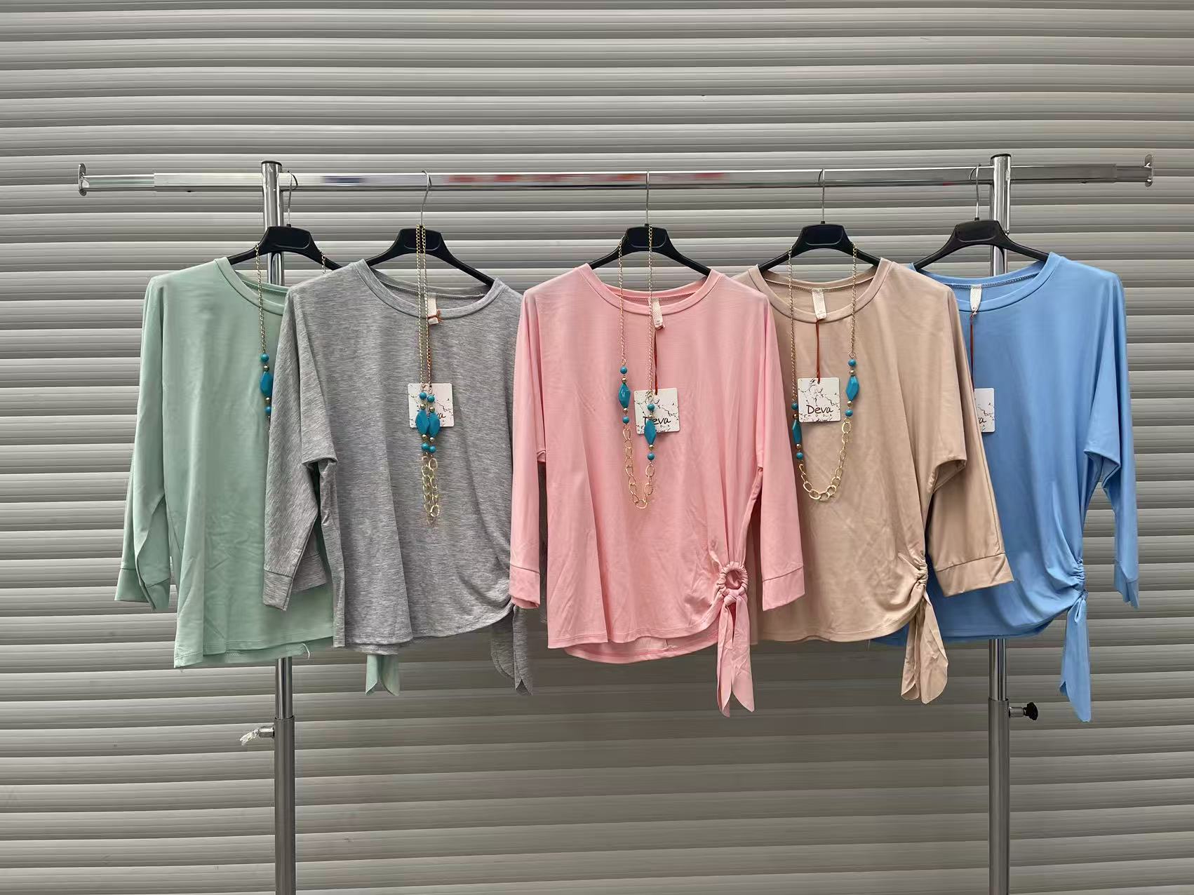 Swetry  Damskie  WŁOSKA  , Size uni, paczka 6szt ,mix kolor