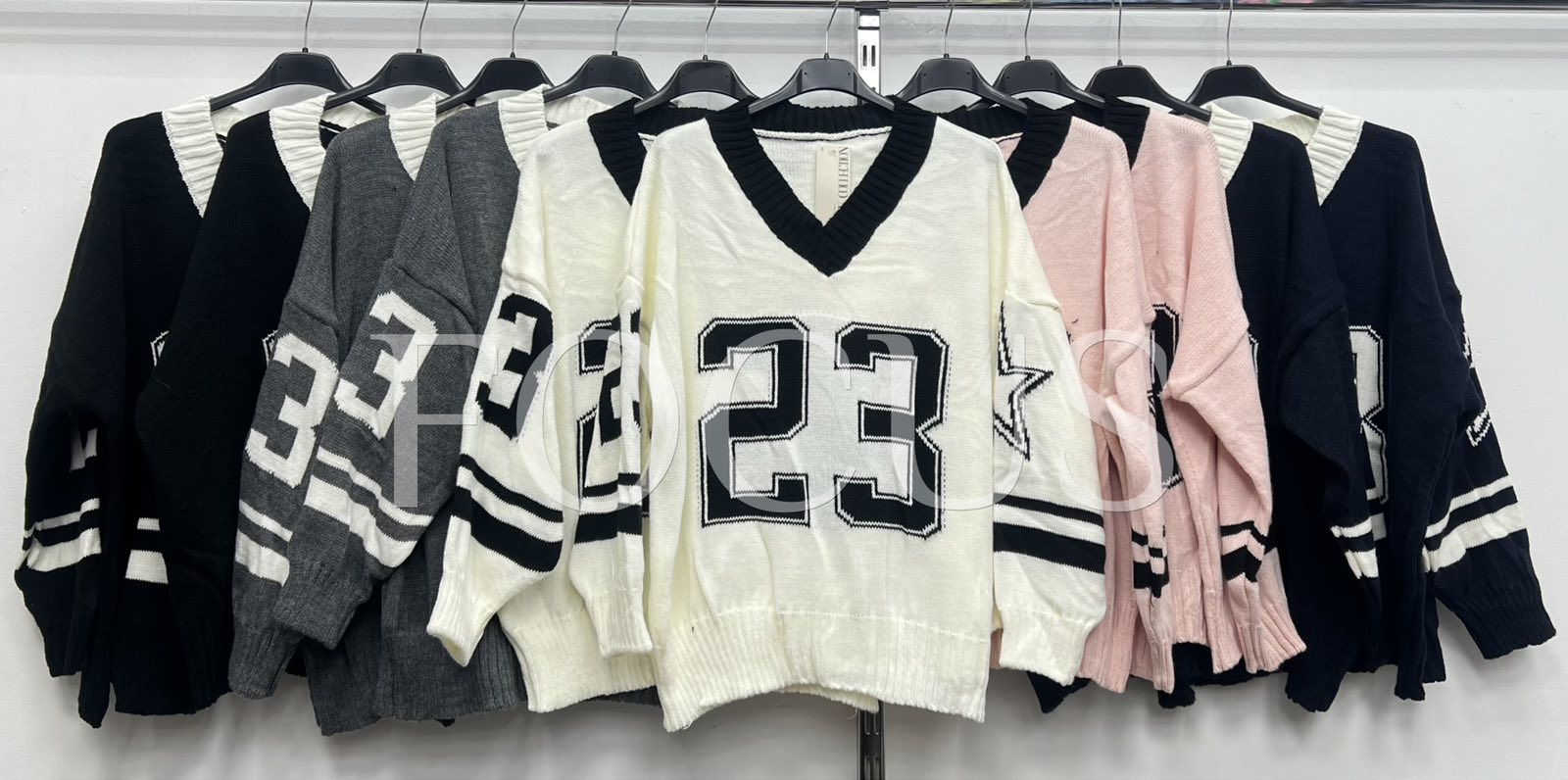 Swetry Damskie Włoskie , Size uni, paczka 6szt ,mix kolor