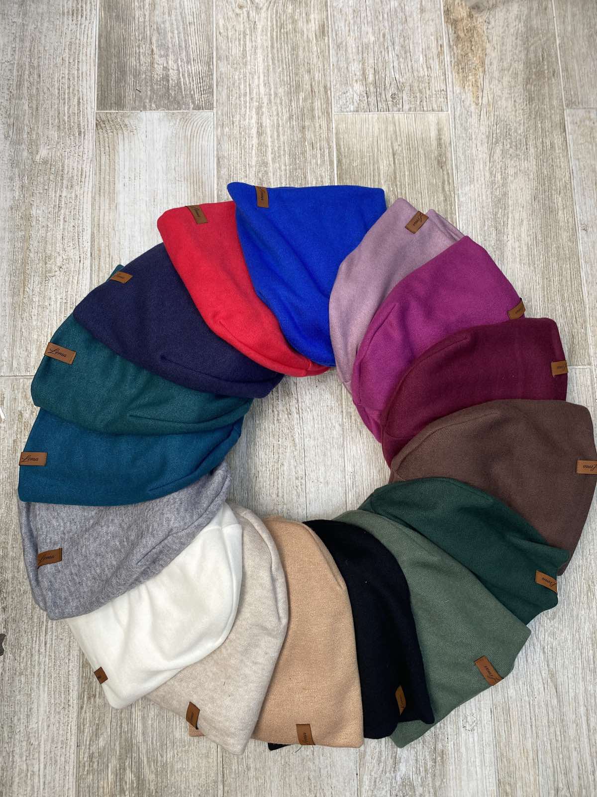 komplet Czapki  damskie, paczka 12szt,mix kolor