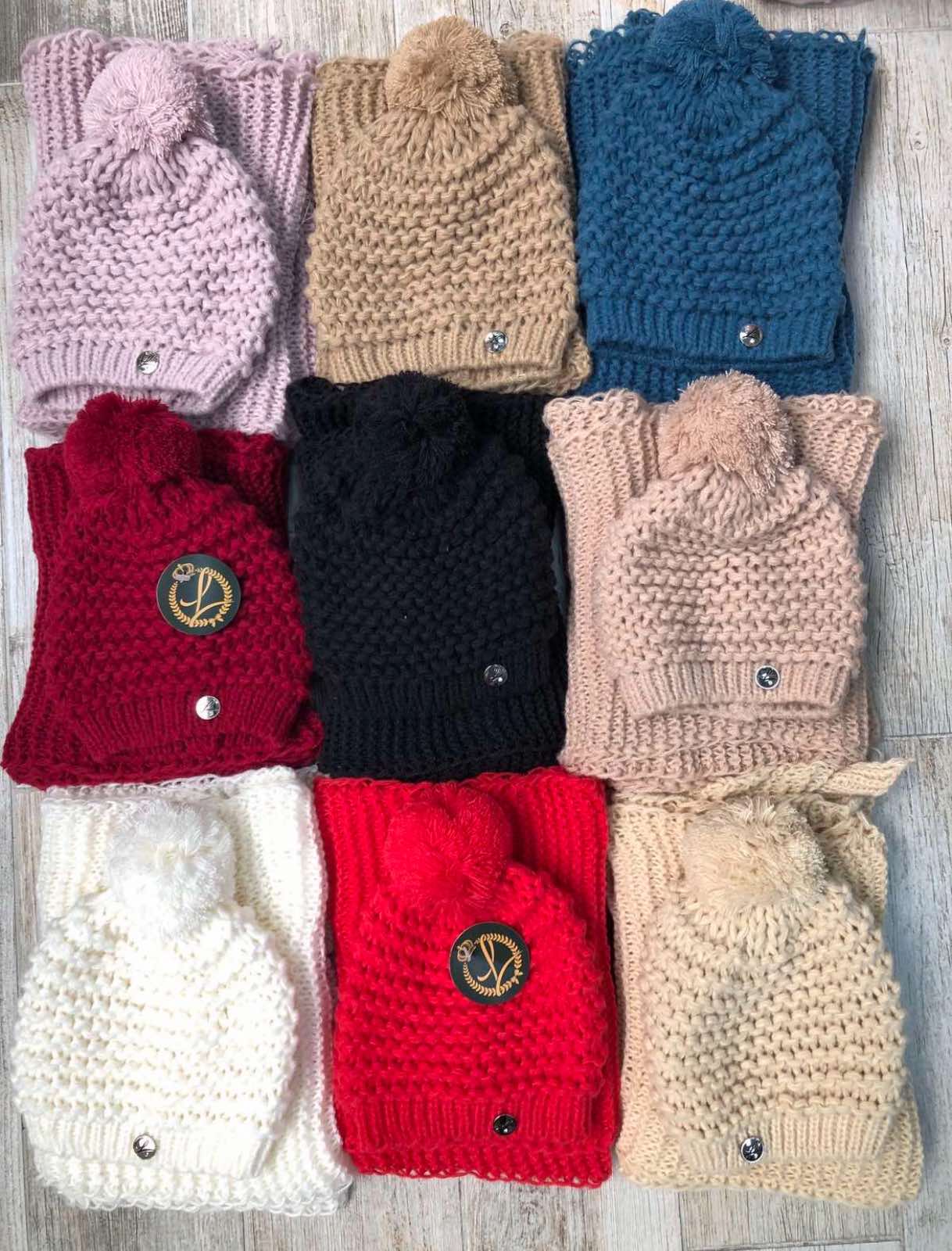 komplet Czapki  damskie, paczka 12szt,mix kolor