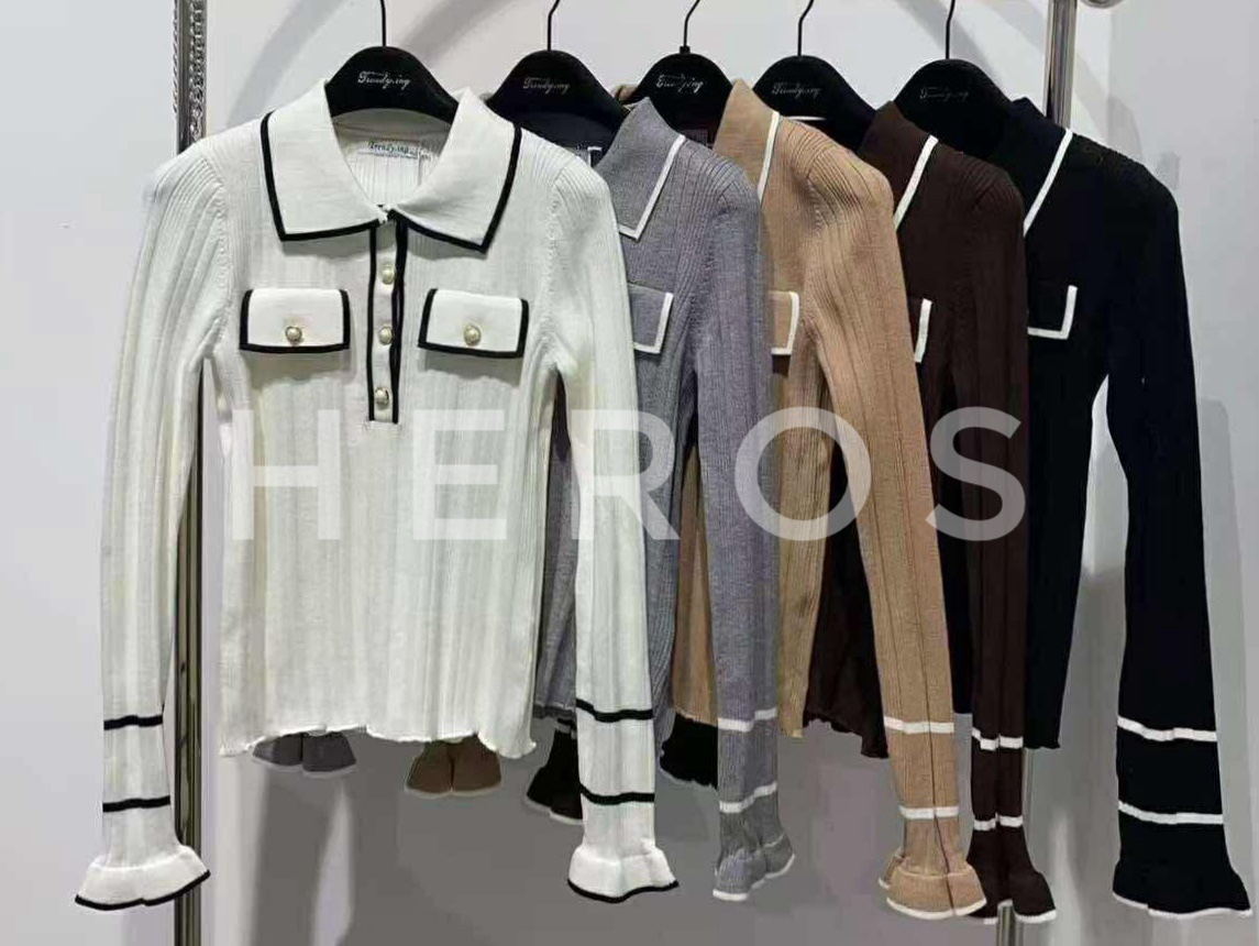 Swetry Damskie  WŁOSKA  , Size uni, paczka 6szt ,mix kolor