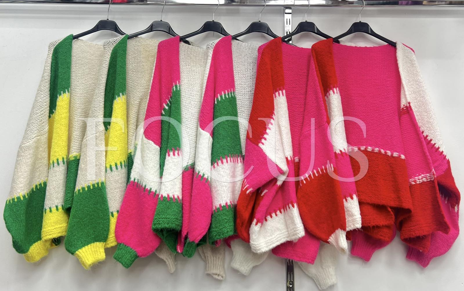 Swetry Damskie Włoskie , Size uni, paczka 6szt ,mix kolor