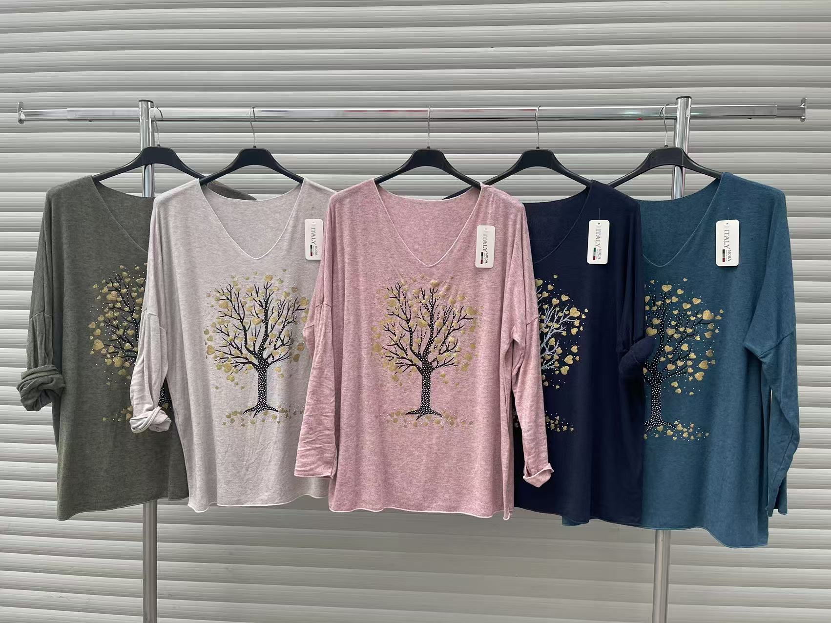 Swetry  Damskie  WŁOSKA  , Size uni, paczka 6szt ,mix kolor