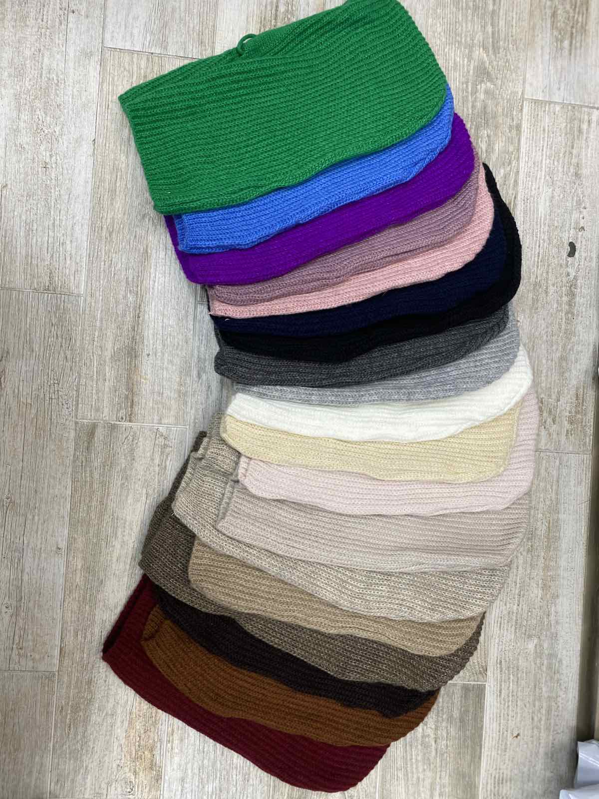 Czapki damskie, paczka 12szt,mix kolor