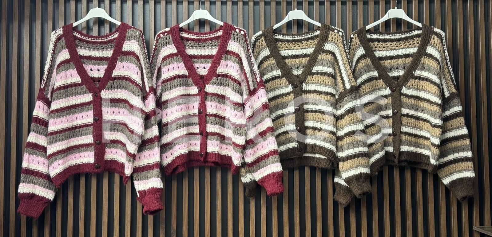 Swetry Damskie  WŁOSKA  , Size uni, paczka 6szt ,mix kolor