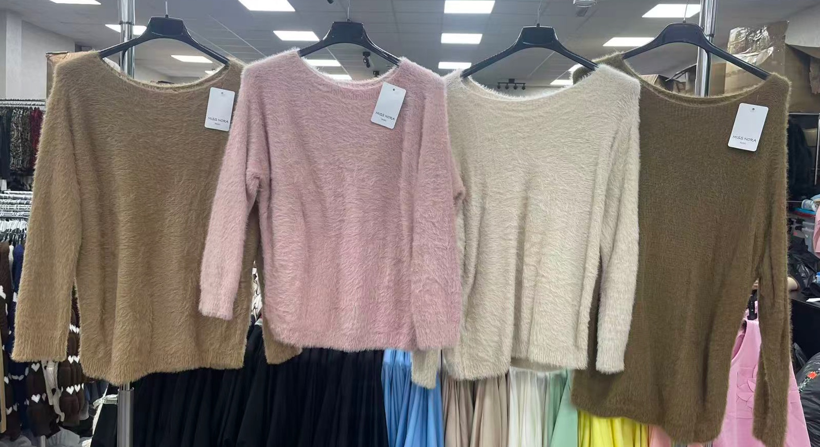 Swetry  Damskie  WŁOSKA  , Size uni, paczka 6szt ,mix kolor