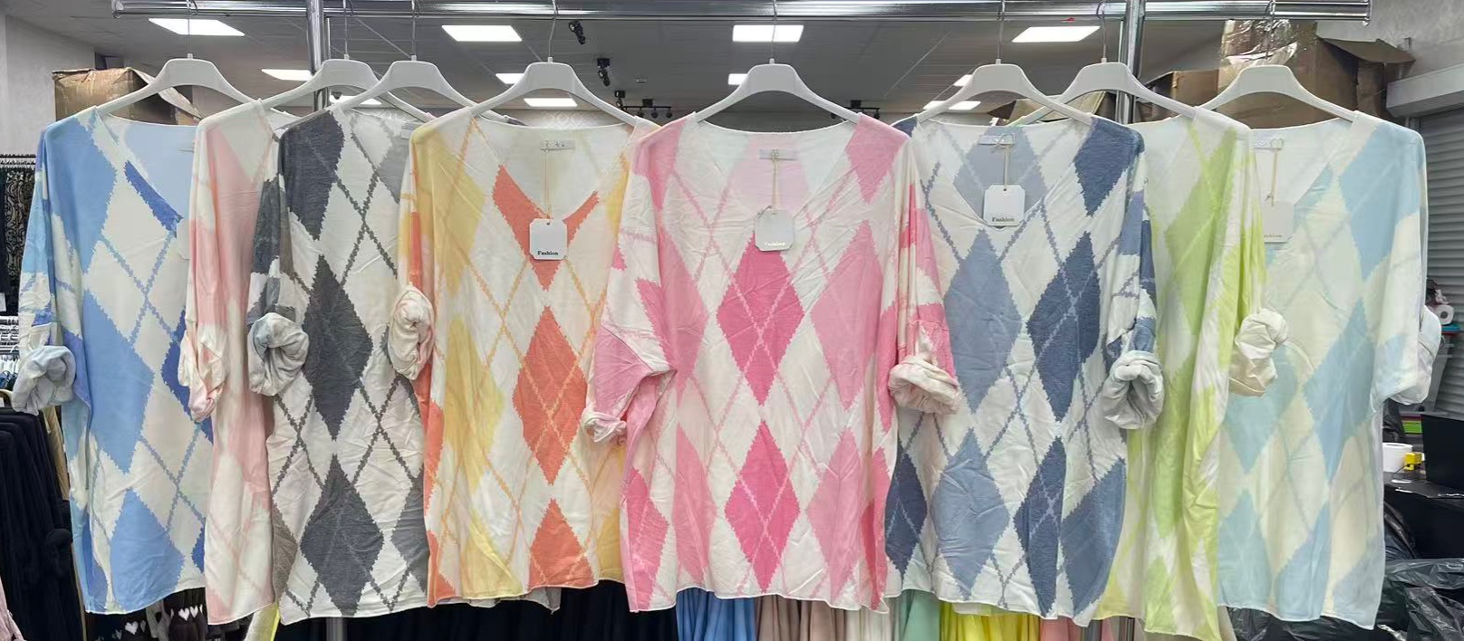 Swetry  Damskie  WŁOSKA  , Size uni, paczka 6szt ,mix kolor