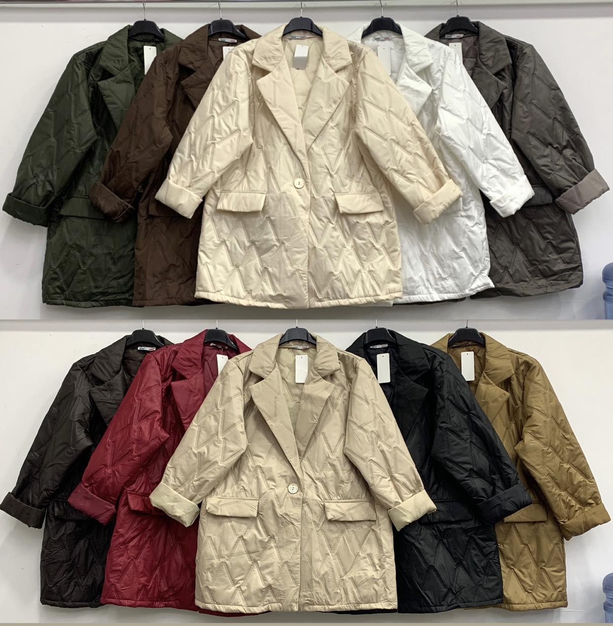 Kurtki  Damskie  WŁOSKA  , Size uni, paczka 6szt ,mix kolor