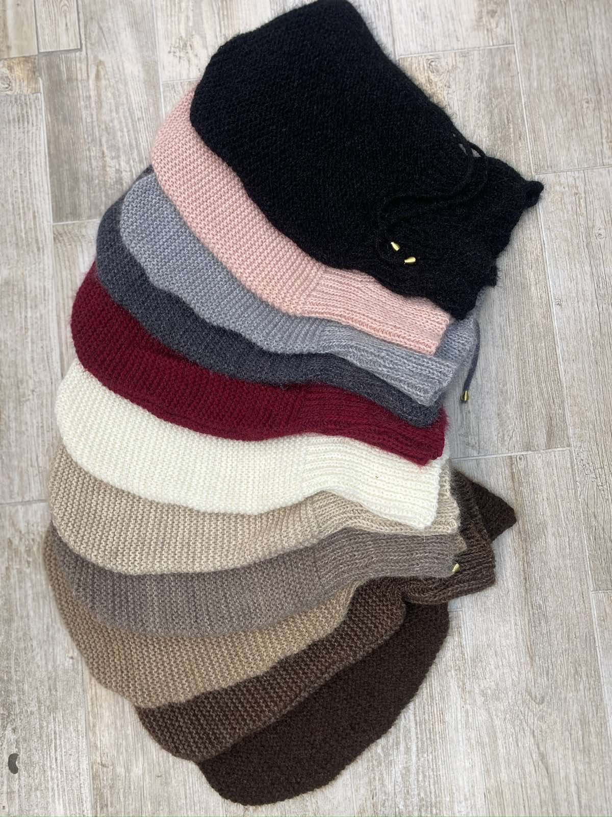 Czapki damskie, paczka 12szt,mix kolor