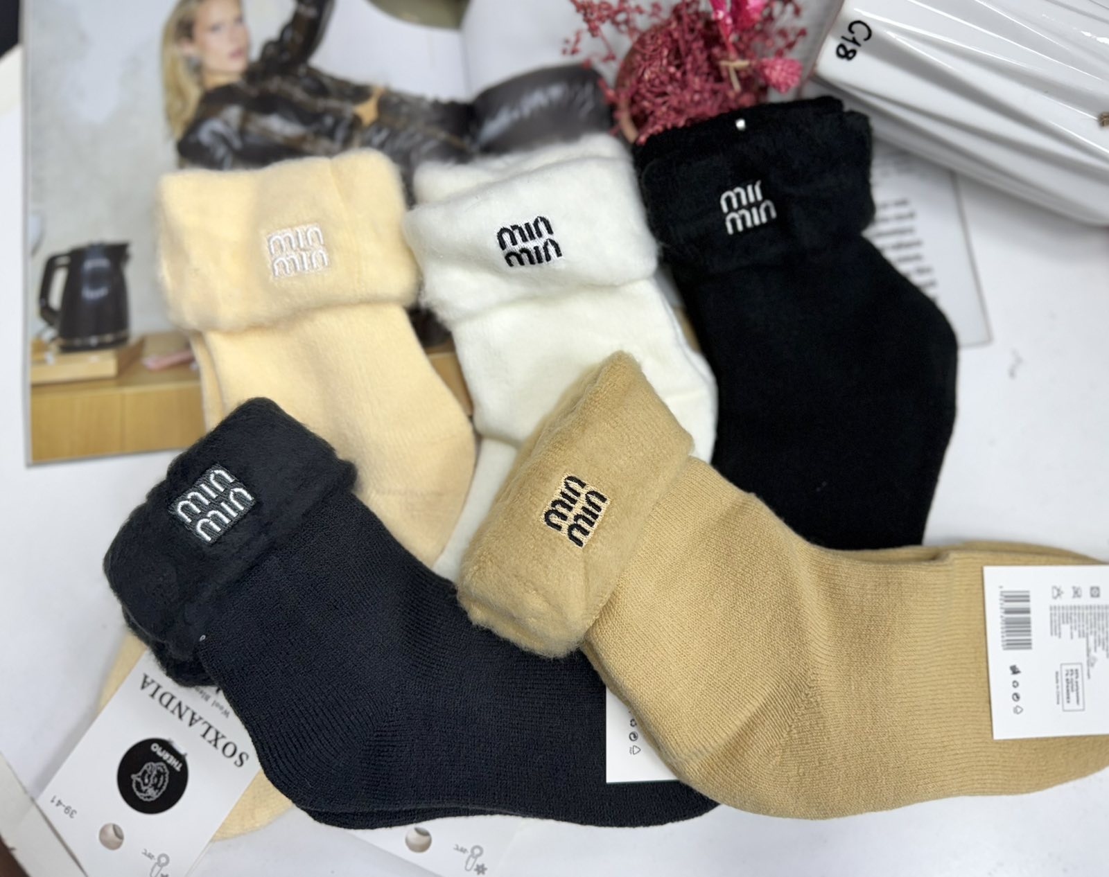 SKARPETY / STOPKI DAMSKIE.SIZE 35-38(30PAR/PACZKA) KOLOR JAK NA ZDZIĘCI