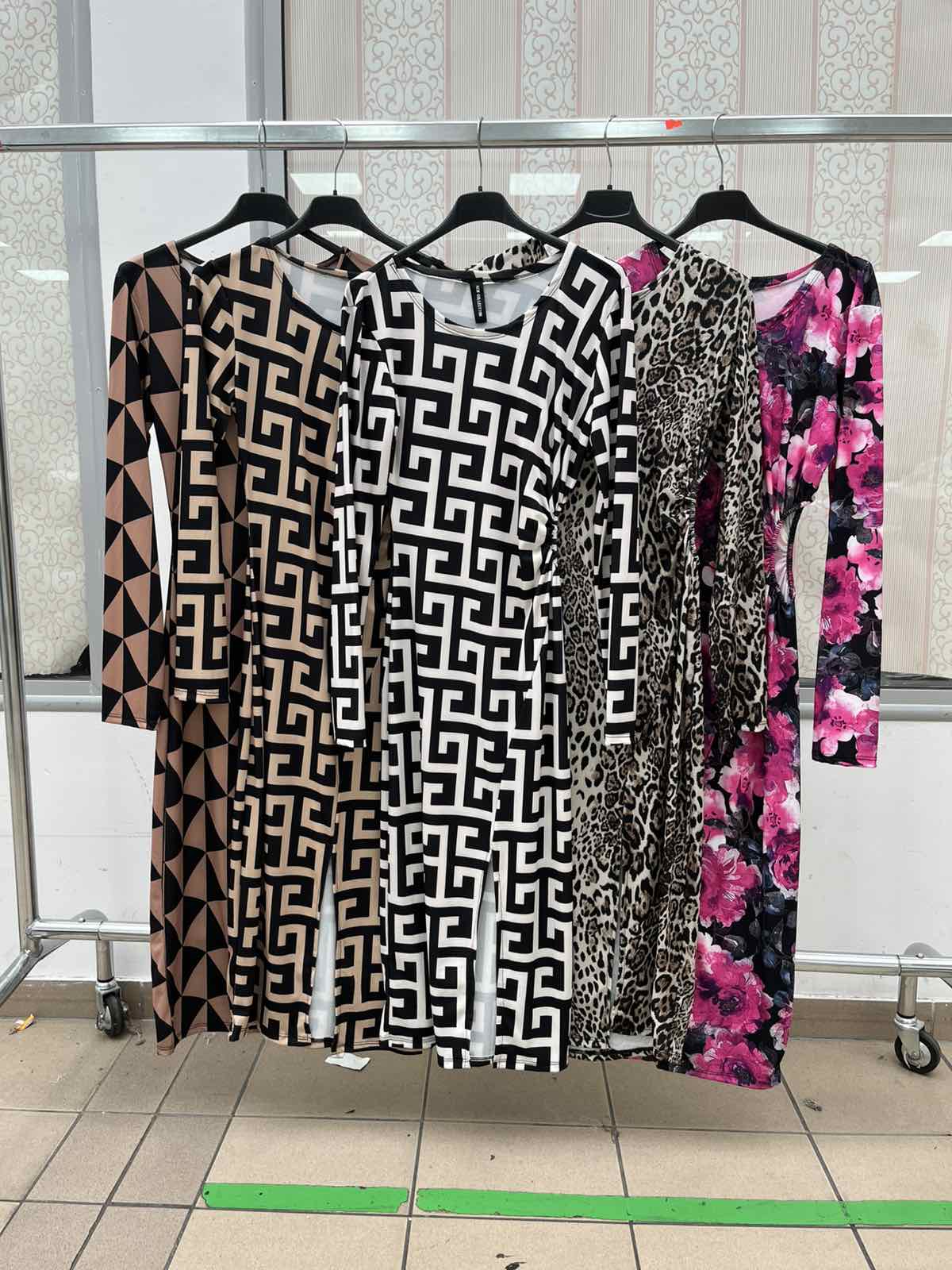 Sukienki  Damskie  WŁOSKA  , Size uni, paczka  6szt ,mix kolor