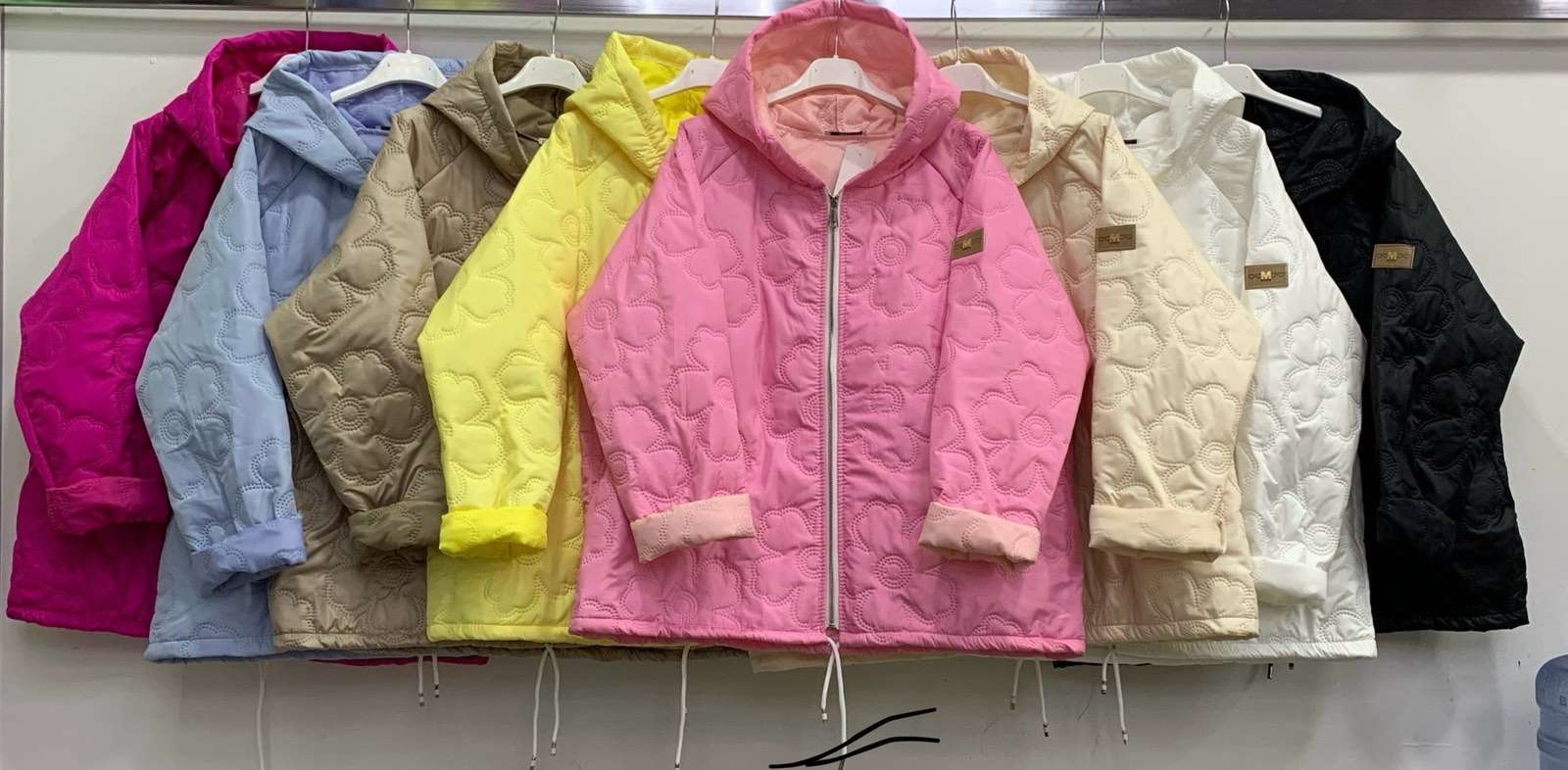 Kurtki Damskie  , Size uni, paczka  6szt ,mix kolor