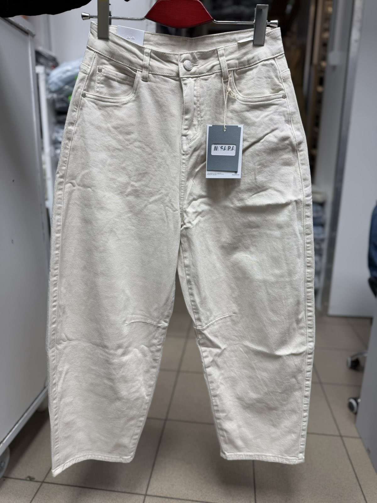 Jeansy Damskie , Size 34-  42, paczka  10zt ,1 kolor