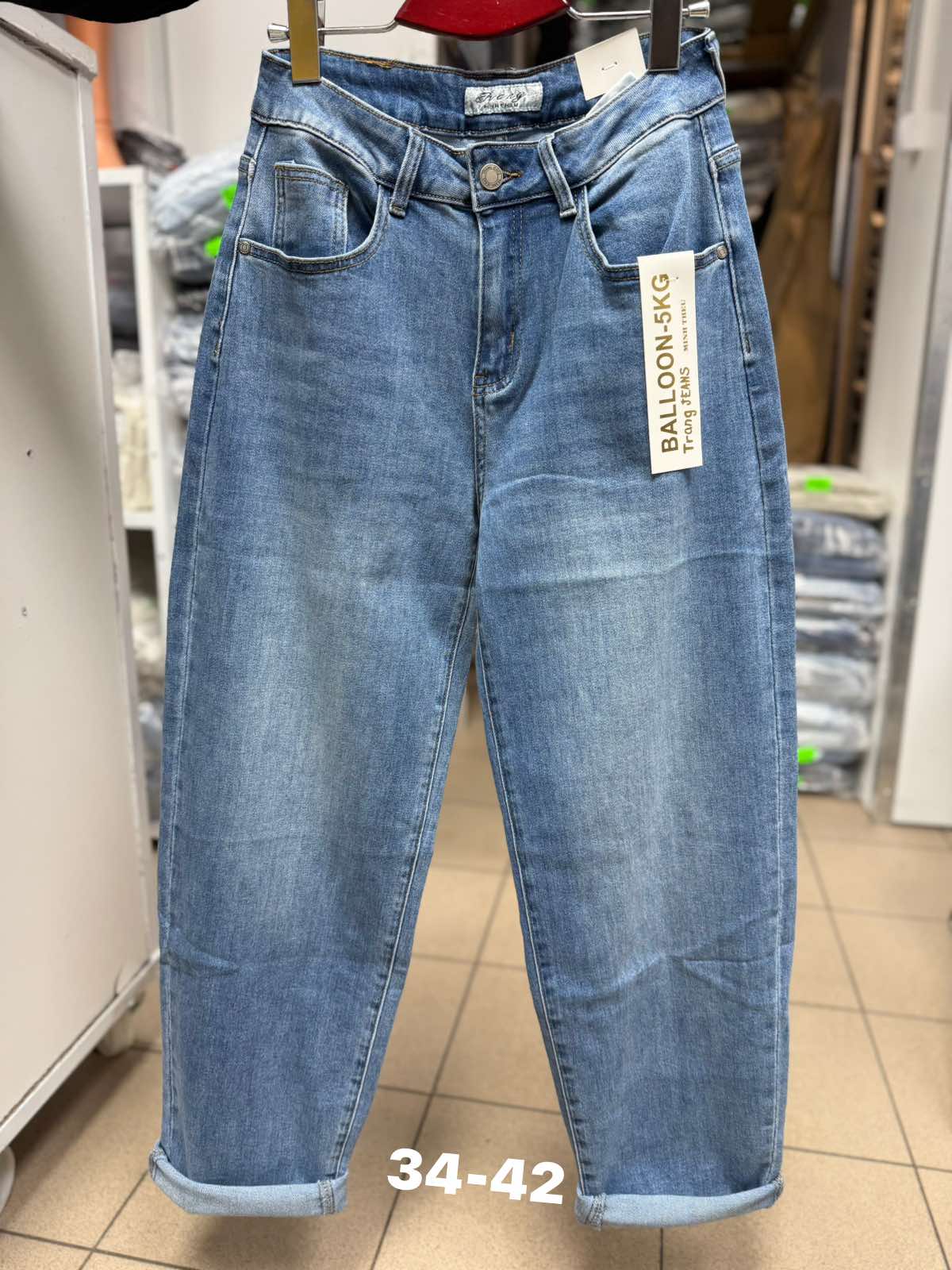 Jeansy Damskie , Size 34-  42, paczka  10zt ,1 kolor