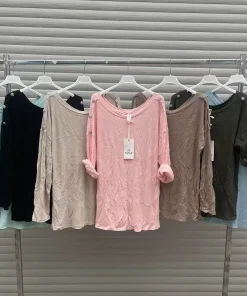 Swetry damskie WŁOSKA,Size uni ,paczka 6 szt mix kolor