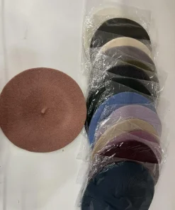 Czapki DAMSKA ,paczka 12szt,mix kolor
