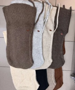 Czapki damskie,Paczka 12szt,mix kolor